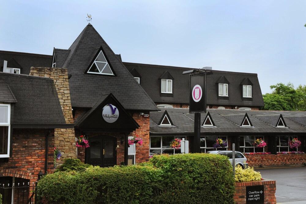 Village Hotel Manchester Hyde Εξωτερικό φωτογραφία