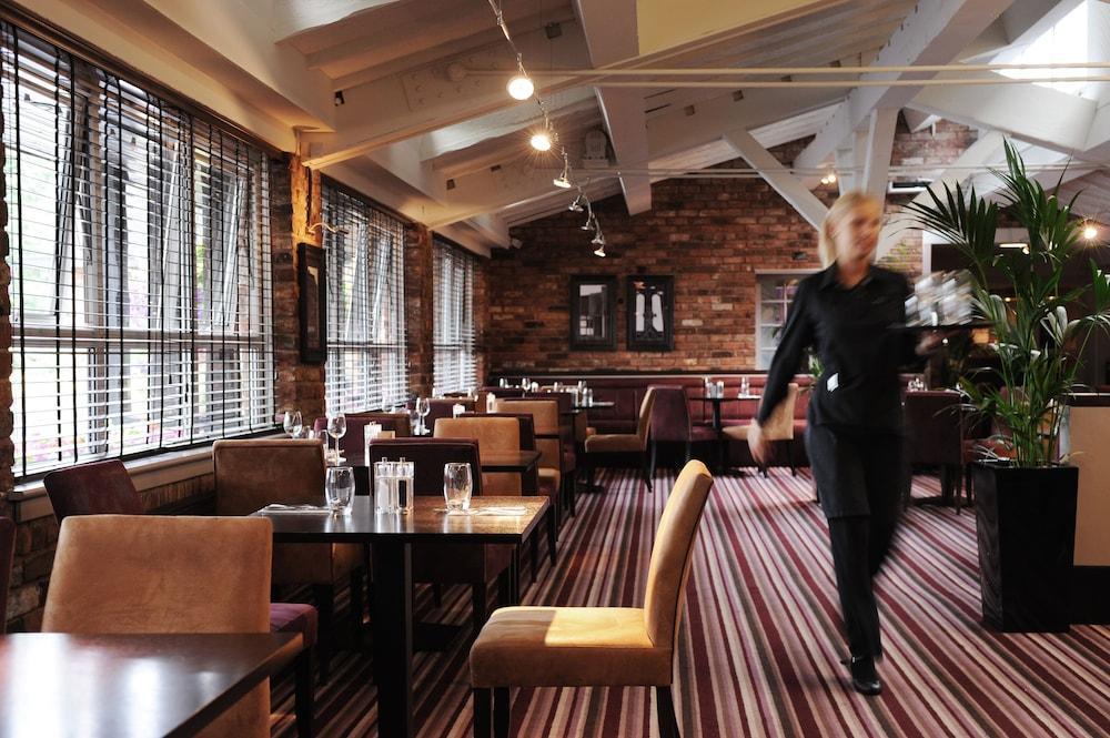 Village Hotel Manchester Hyde Εξωτερικό φωτογραφία