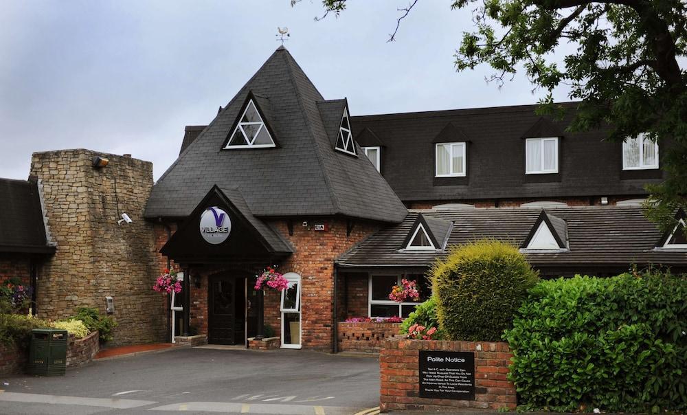 Village Hotel Manchester Hyde Εξωτερικό φωτογραφία