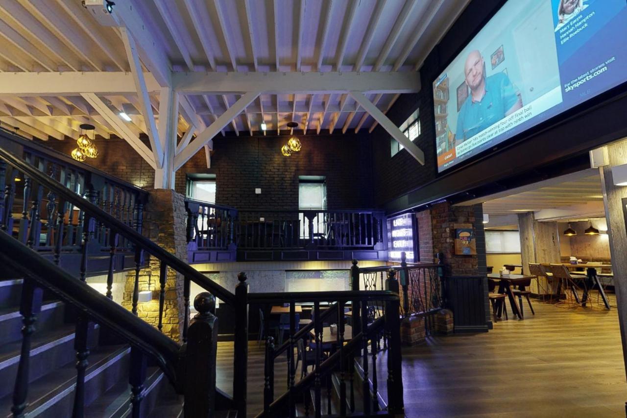 Village Hotel Manchester Hyde Εξωτερικό φωτογραφία