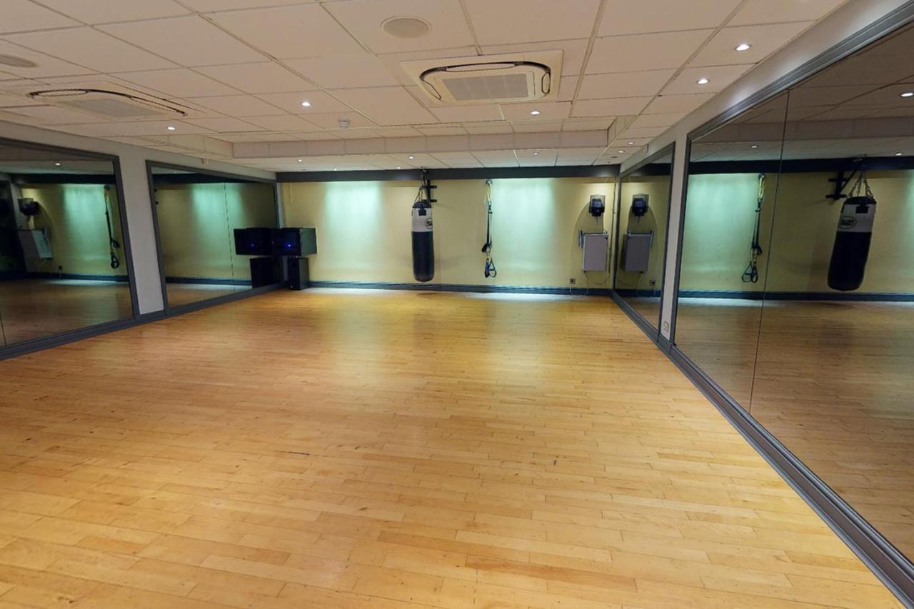 Village Hotel Manchester Hyde Εξωτερικό φωτογραφία