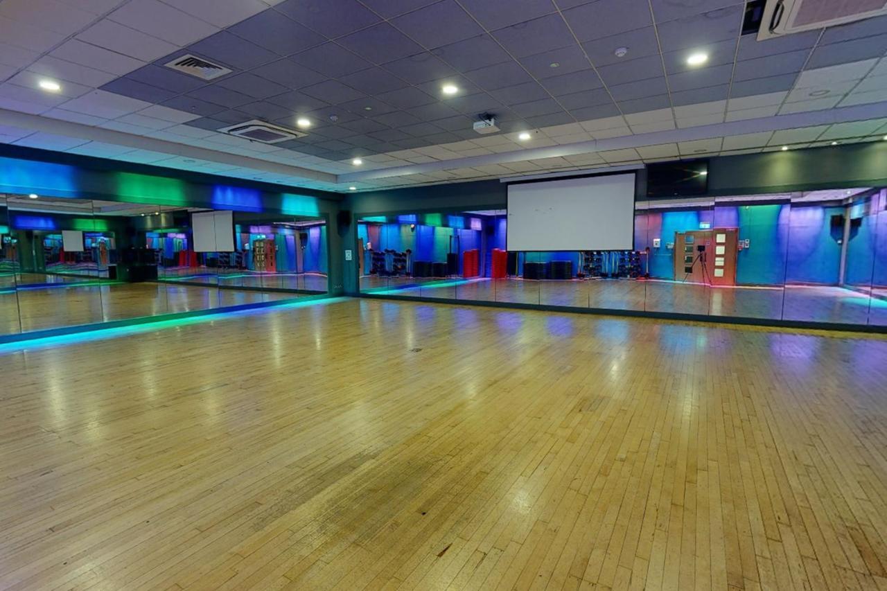 Village Hotel Manchester Hyde Εξωτερικό φωτογραφία