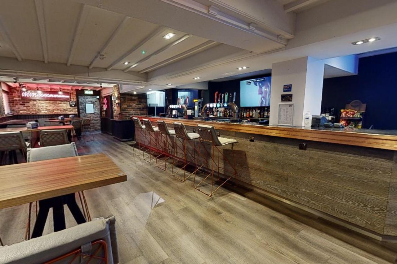 Village Hotel Manchester Hyde Εξωτερικό φωτογραφία