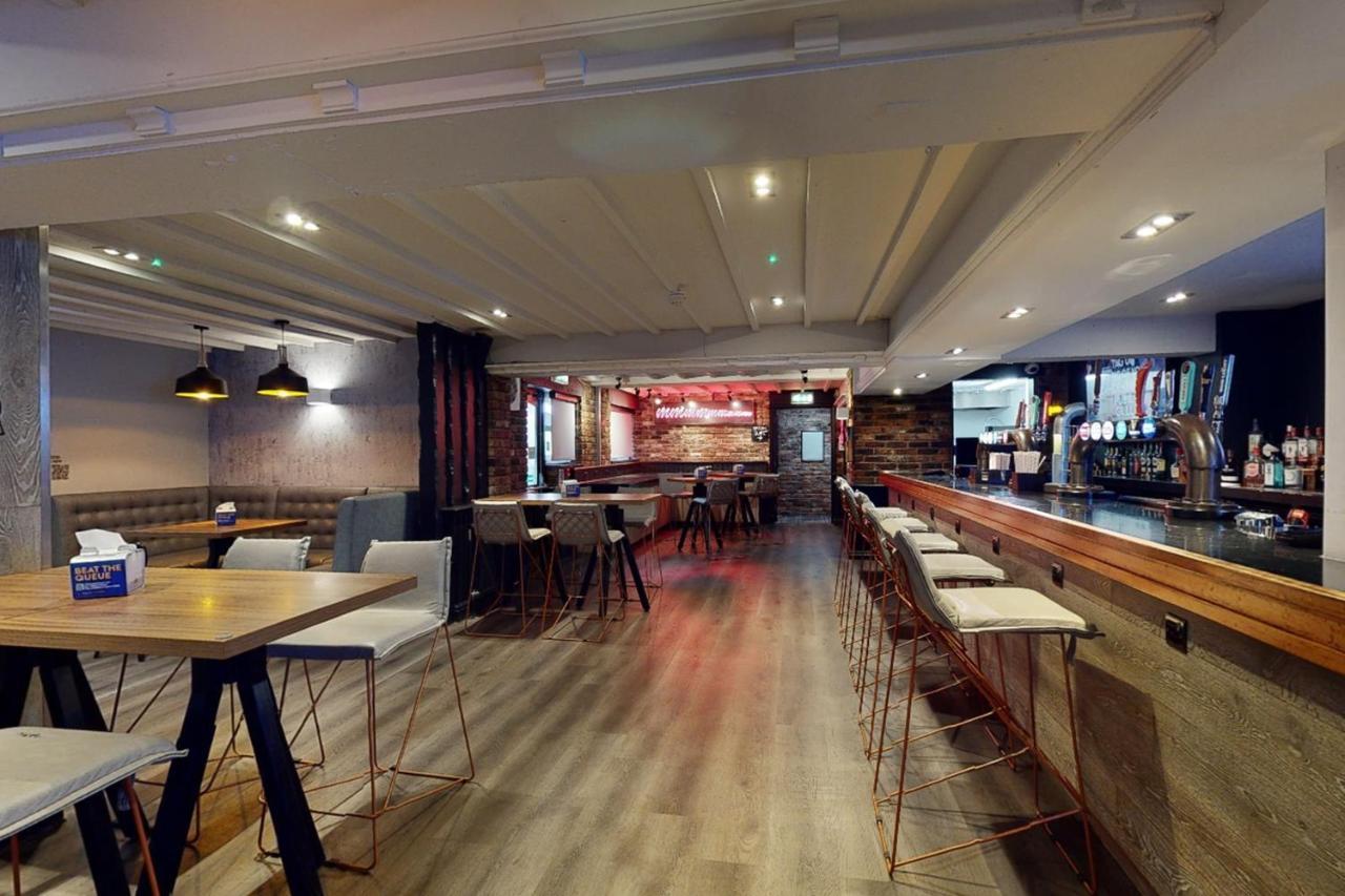 Village Hotel Manchester Hyde Εξωτερικό φωτογραφία