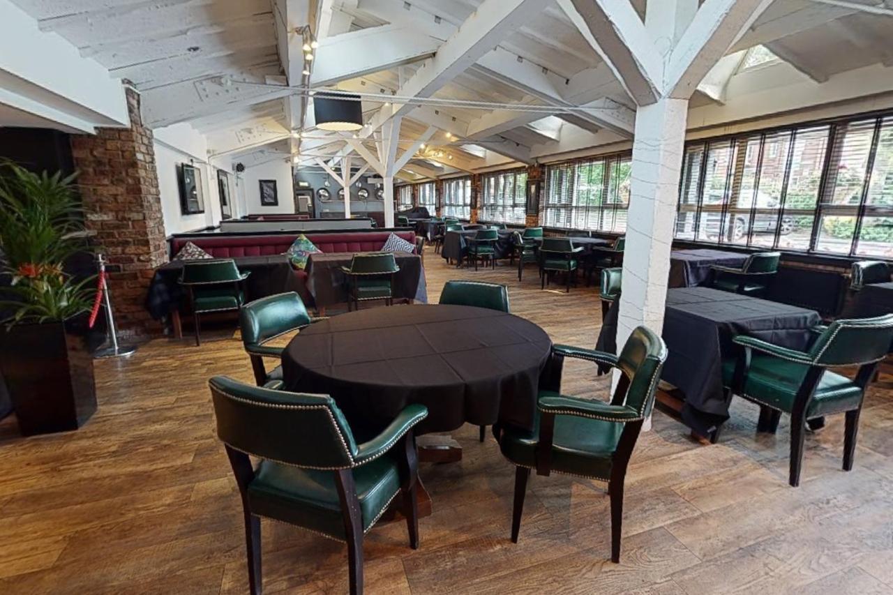 Village Hotel Manchester Hyde Εξωτερικό φωτογραφία
