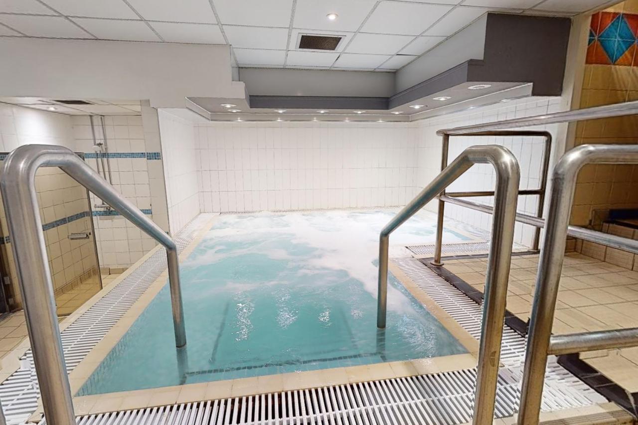 Village Hotel Manchester Hyde Εξωτερικό φωτογραφία
