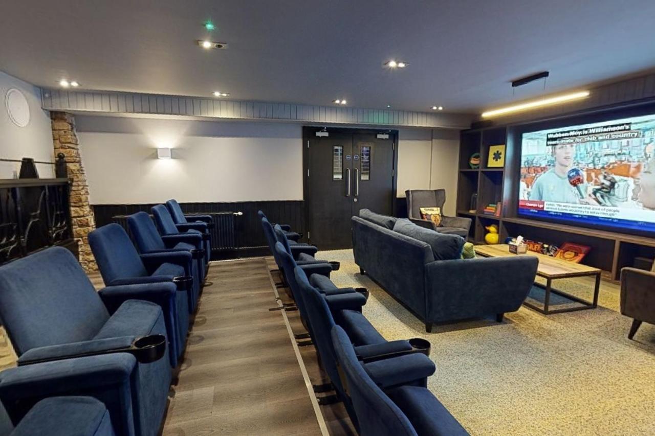 Village Hotel Manchester Hyde Εξωτερικό φωτογραφία