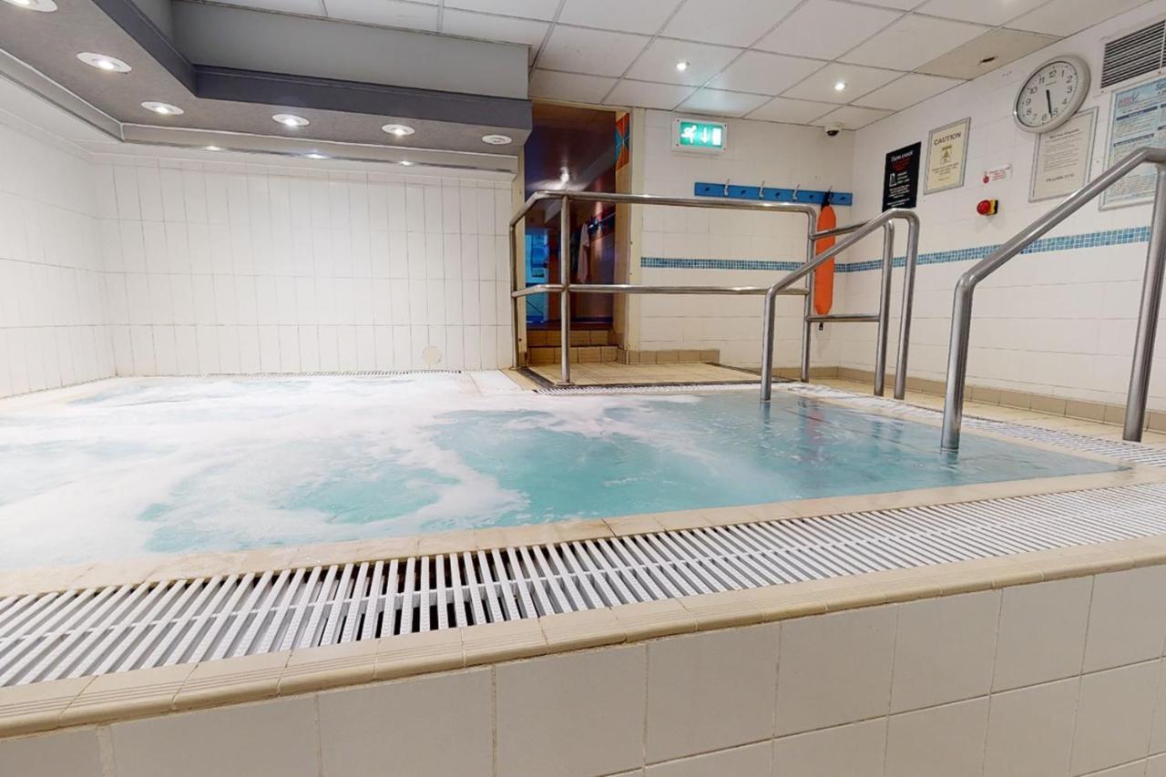 Village Hotel Manchester Hyde Εξωτερικό φωτογραφία