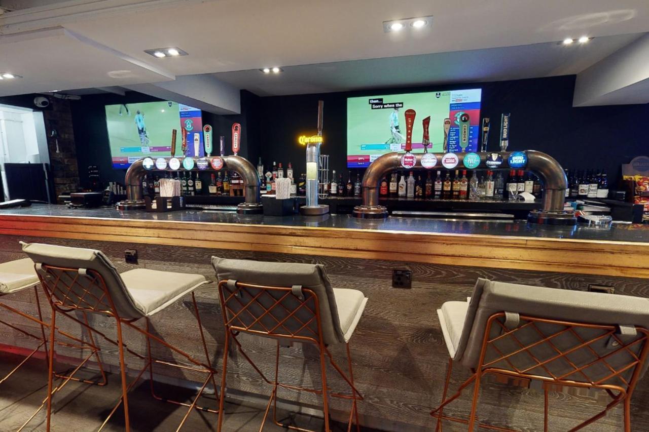 Village Hotel Manchester Hyde Εξωτερικό φωτογραφία