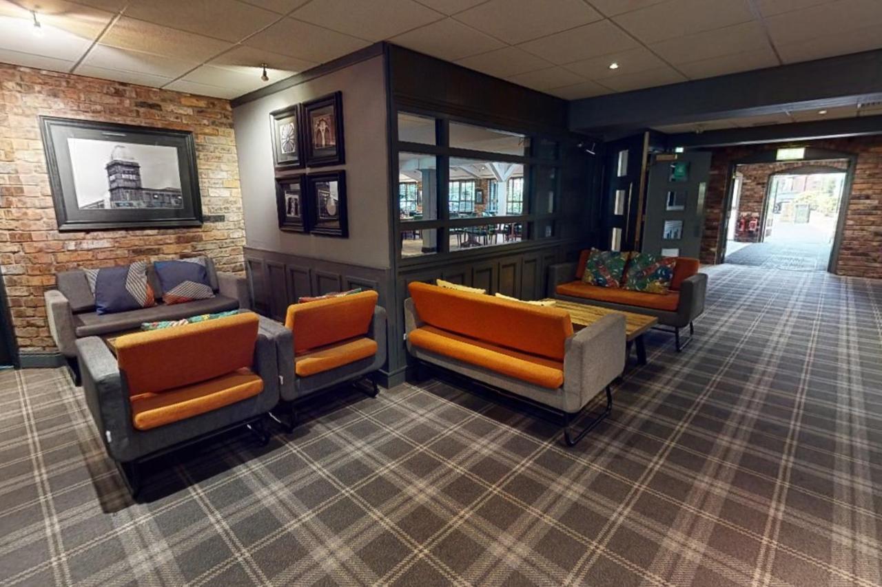 Village Hotel Manchester Hyde Εξωτερικό φωτογραφία