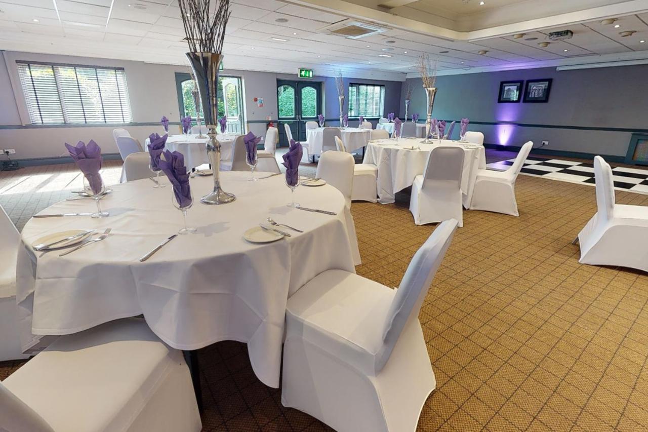 Village Hotel Manchester Hyde Εξωτερικό φωτογραφία