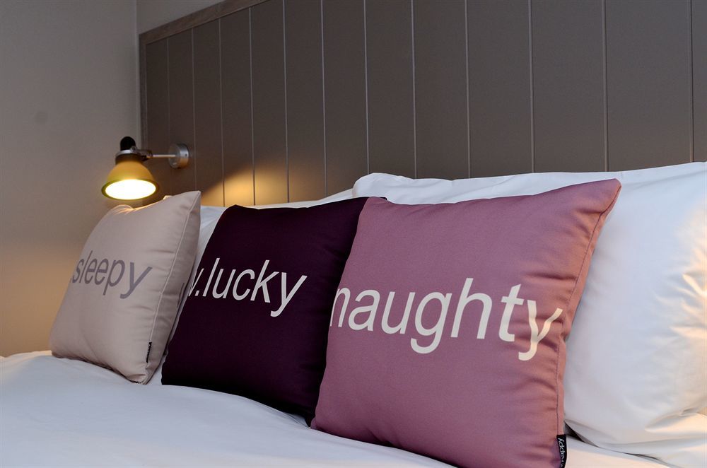 Village Hotel Manchester Hyde Εξωτερικό φωτογραφία