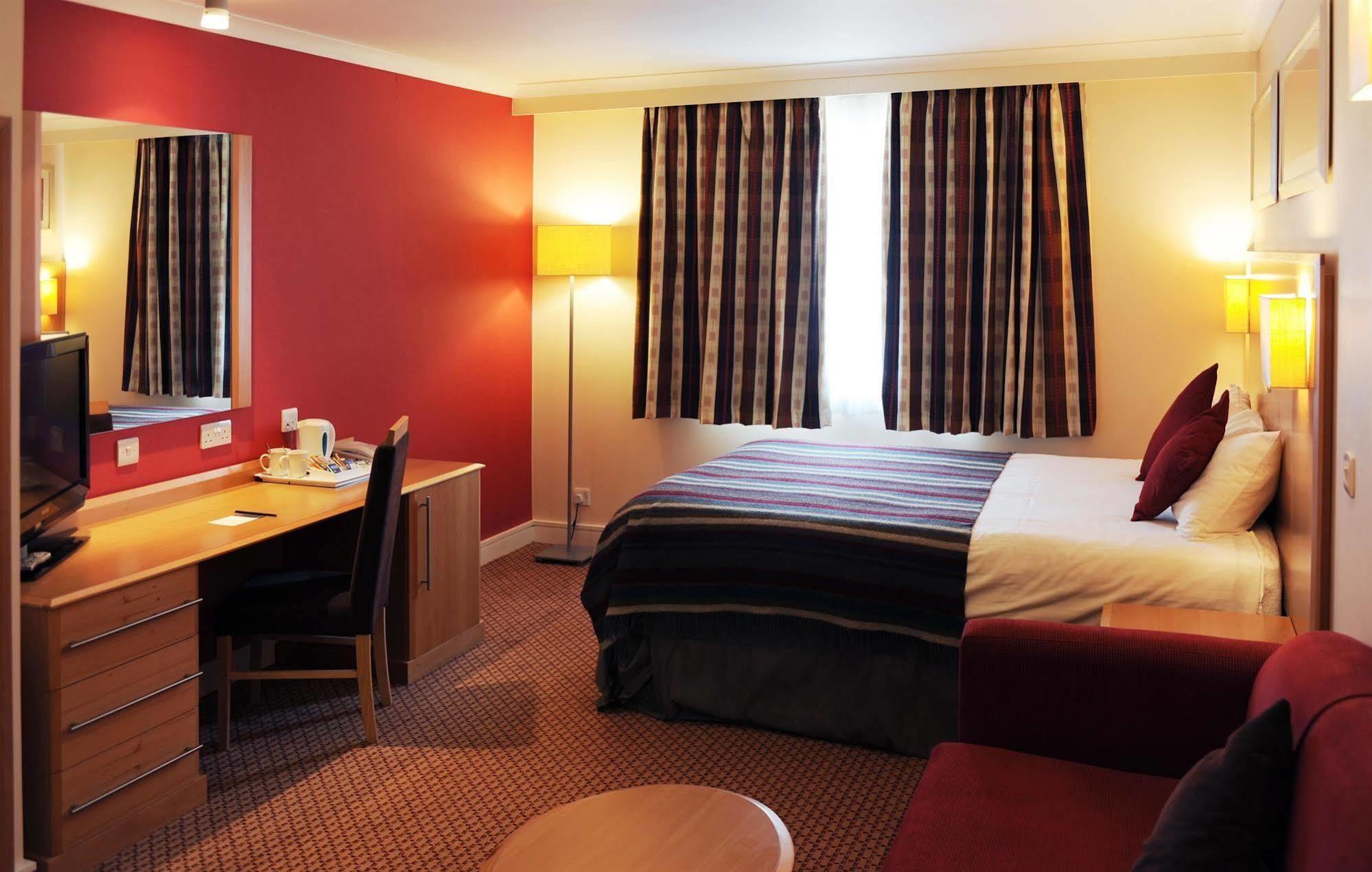 Village Hotel Manchester Hyde Εξωτερικό φωτογραφία