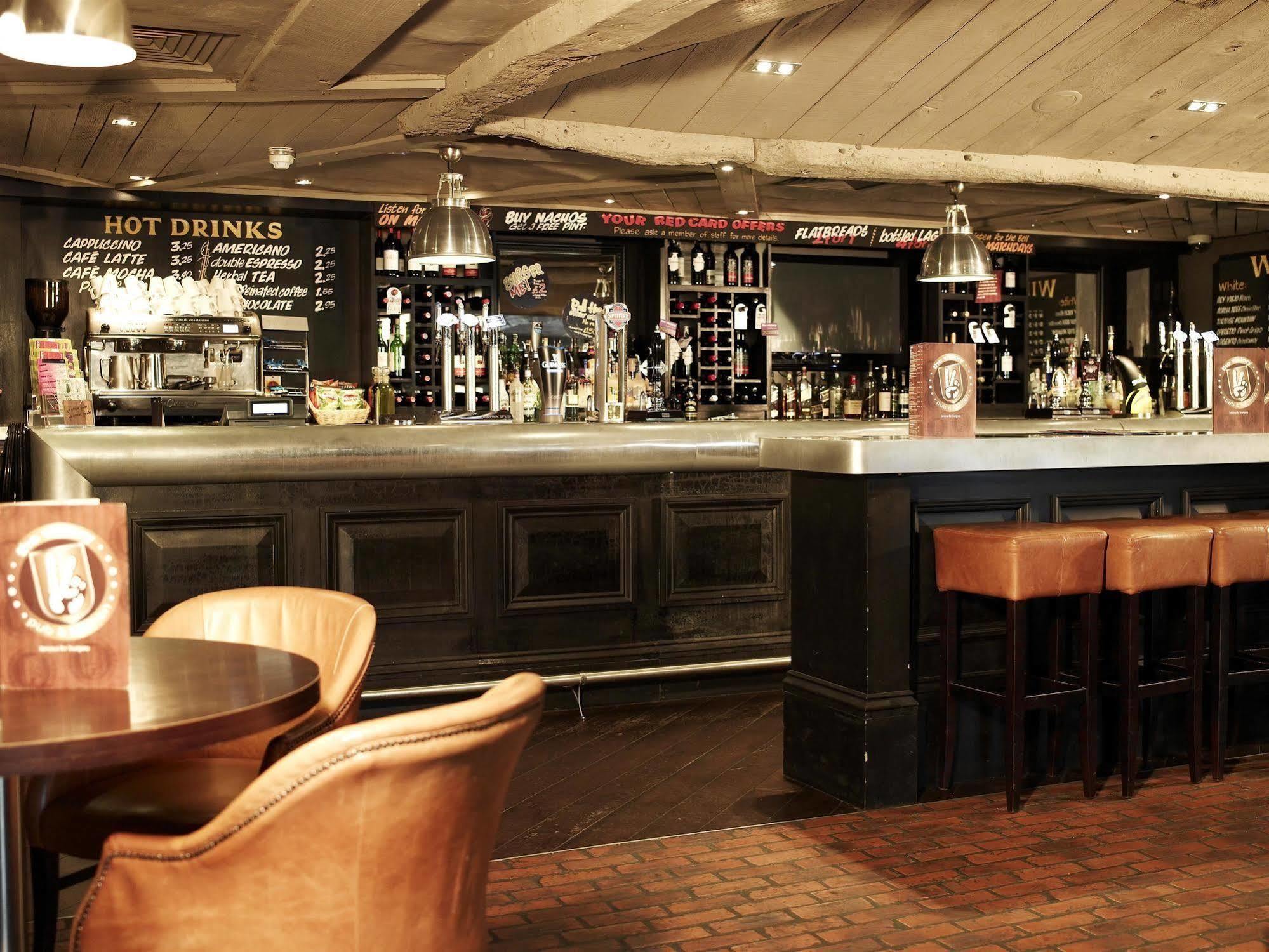 Village Hotel Manchester Hyde Εξωτερικό φωτογραφία