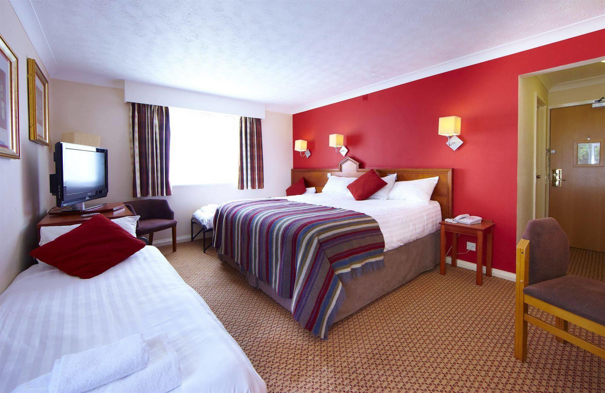 Village Hotel Manchester Hyde Εξωτερικό φωτογραφία