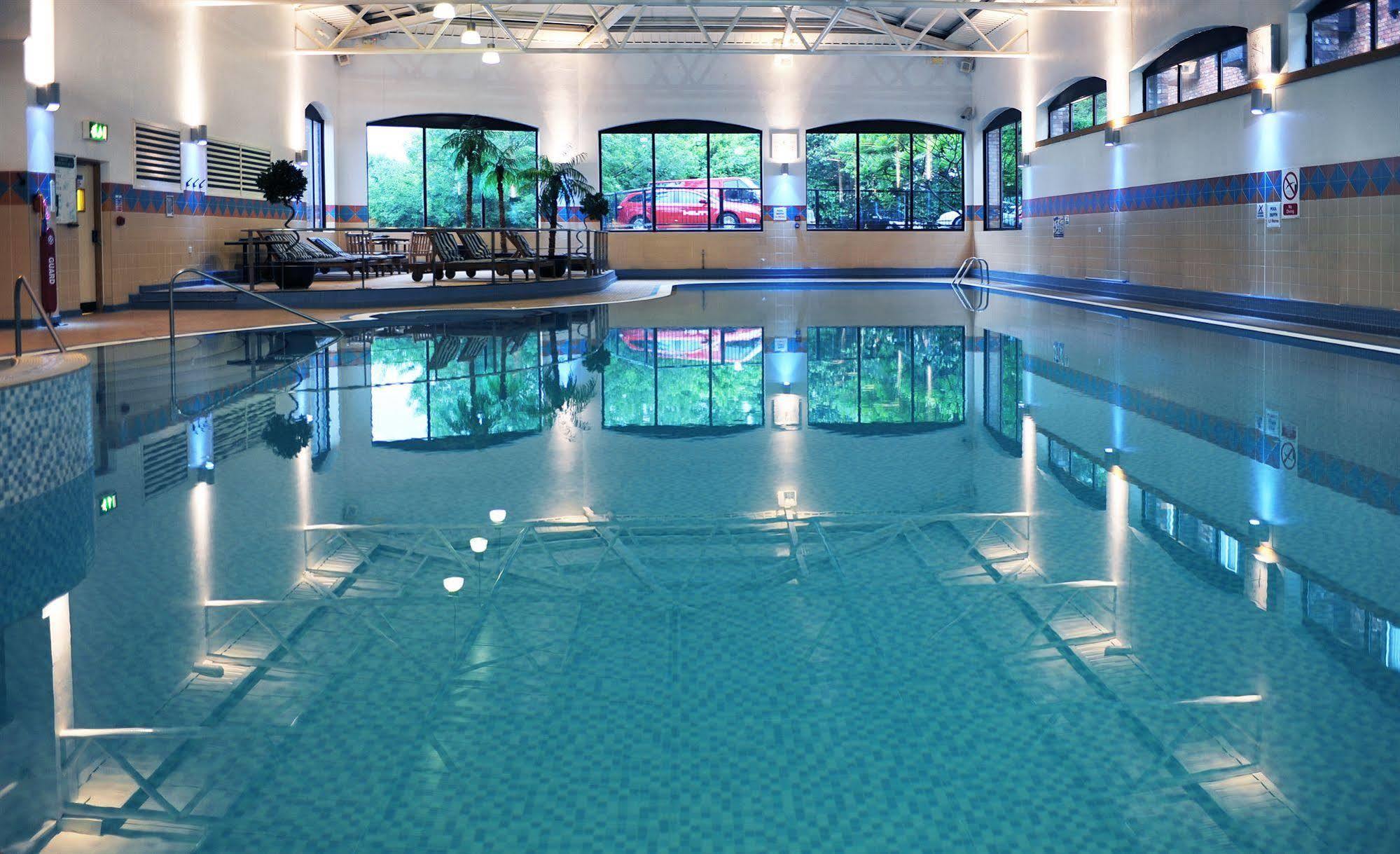 Village Hotel Manchester Hyde Εξωτερικό φωτογραφία